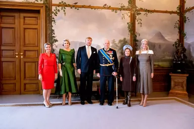 La reine Maxima et le roi Willem-Alexander des Pays-Bas avec la reine Sonja, le roi Harald V, les princesses Märtha Louise et Mette-Marit de Norvège àOslo, le 9 novembre 2021