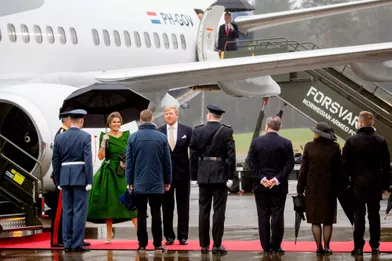 La reine Maxima et le roi Willem-Alexander des Pays-Bas àleur arrivée à Oslo, le 9 novembre 2021