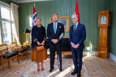 La reine Maxima et le roi Willem-Alexander des Pays-Bas avec le Premier ministre de Norvègeà Oslo, le 10 novembre 2021