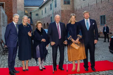 La reine Maxima et le roi Willem-Alexander des Pays-Bas avec la princesse Mette-Marit, la reine Sonja et le roi Harald V de Norvègeà Oslo, le 10 novembre 2021