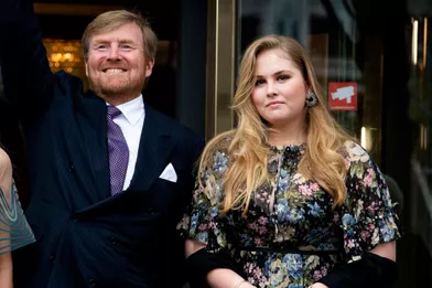 Le roi Willem-Alexander des Pays-Bas et la princesse héritière Catharina-Amalia à Amsterdam, le 12 mai 2021
