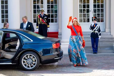 La reine Maxima et le roi Willem-Alexander des Pays-Bas à leur départ du palais Noordeinde à La Haye, le 21 septembre 2021