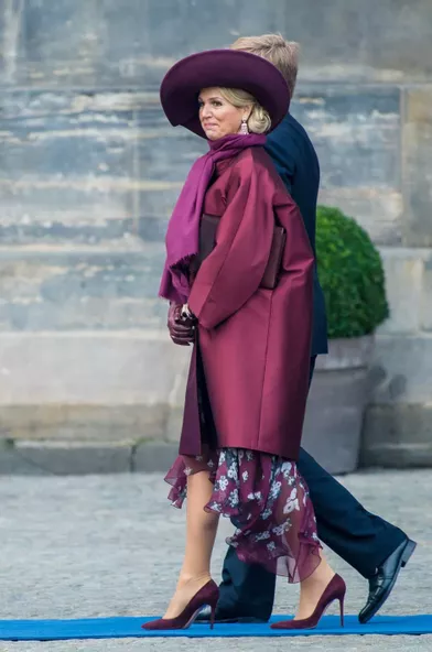 La reine Maxima, en prune, et le roi Willem-Alexander des Pays-Bas, le 21 novembre 2018 à Amsterdam