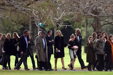 La reine Maxima des Pays-Bas, avec le roi Willem-Alexander et leurs filles, aux funérailles de son père Jorge Zorreguieta à Buenos Aires, le 10 août 2017
