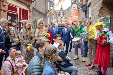 La reine Maxima et le roi Willem-Alexander des Pays-Bas avec leurs filles à Amersfoort, le 27 avril 2019