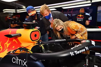 La reine Maxima et le roi Willem-Alexander des Pays-Bas avec Max Verstappen sur le circuit de Zandvoort, le 5 septembre 2021