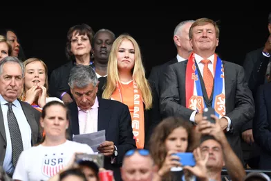 Le roi Willem-Alexander des Pays-Bas et ses filles les princesses Catharina-Amalia et Ariane à Lyon pour la finale de la Coupe du monde féminine de football, le 7 juillet 2019