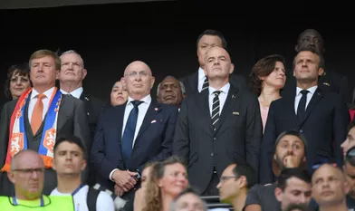 Le roi Willem-Alexander des Pays-Bas avec Michael van Praag, Gianni Infantino et Emmanuel Macron à Lyon, le 7 juillet 2019