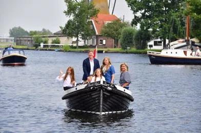 La reine Maxima, le roi Willem-Alexander des Pays-Bas et les princesses Catharina-Amalia, Alexia et Ariane à Warmond, le 7 juillet 2017