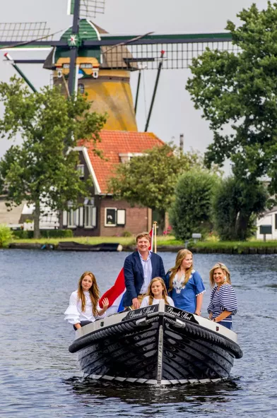 La reine Maxima et le roi Willem-Alexander des Pays-Bas avec les princesses Catharina-Amalia, Alexia et Ariane à Warmond, le 7 juillet 2017