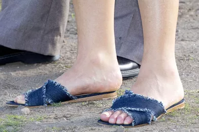Les nu-pieds de la reine Maxima des Pays-Bas sur l'île de Saint-Eustache, le 30 novembre 2017