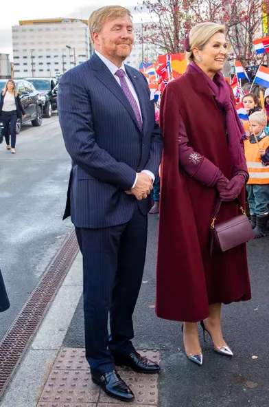 La cape Valentino de la reine Maxima des Pays-Bas à Oslo, le 11 novembre 2021