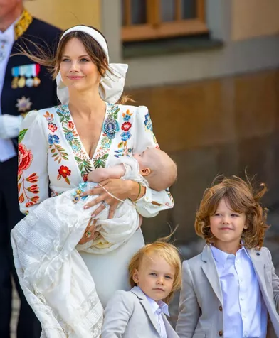 La princesse Sofia de Suède et ses trois fils les princes Alexander, Gabriel et Julian à Drottningholm, le 14 août 2021