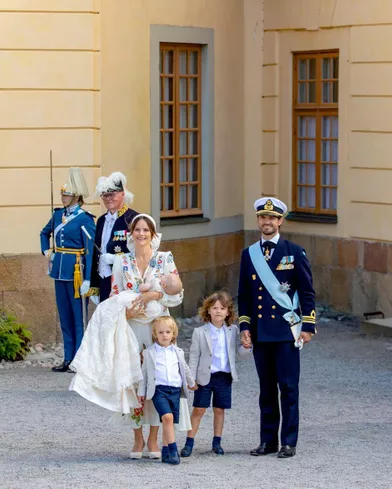 La princesse Sofia et le prince Carl Philip de Suède avec leurs trois fils les princes Alexander, Gabriel et Julian à Drottningholm, le 14 août 2021