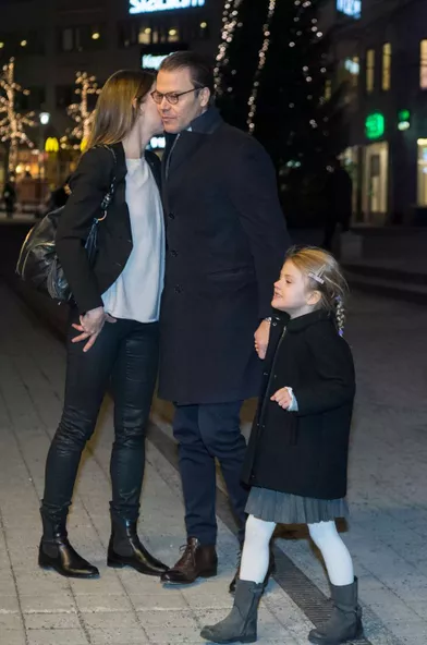 La princesse Estelle de Suède et son père le prince consort Daniel à Stockholm, le 4 décembre 2016
