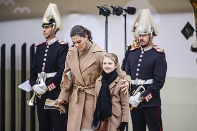 La princesse héritière Victoria de Suède et sa fille la princesse Estelle à Stockholm, le 25 octobre 2020