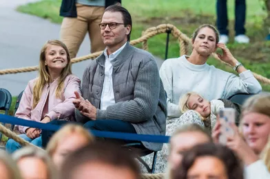 Les princesses Estelle, Madeleine et Leonore de Suède et le prince Daniel sur l'île d'Öland, le 10 juillet 2021