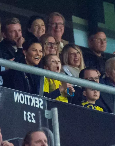 La princesse Estelle de Suède avec son frère et ses parents à la Friends Arena à Solna, le 9 octobre 2021