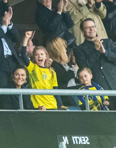 La princesse Victoria de Suède et le prince Daniel avec leurs enfants la princesse Estelle et le prince Oscar à la Friends Arena à Solna, le 9 octobre 2021