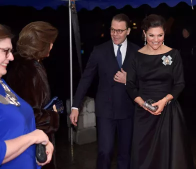 La princesse héritière Victoria, le prince Daniel et la reine Silvia de Suède à Stockholm, le 10 décembre 2021