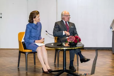 La reine Silvia et le roi Carl XVI Gustaf de Suède dans le comté de Stockholm, le 12 octobre 2020