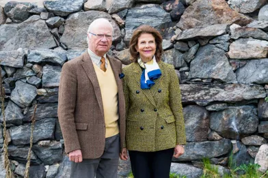 Le roi Carl XVI Gustaf de Suède et la reine Silvia au château de Stenhammar à Flen, le 29 avril 2020