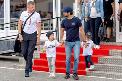 Le prince Carl Philip de Suède et ses fils aînés lesprinces Alexander et Gabriel sur le circuit de Gelleråsen à Karlskoga, le 20 août 2021
