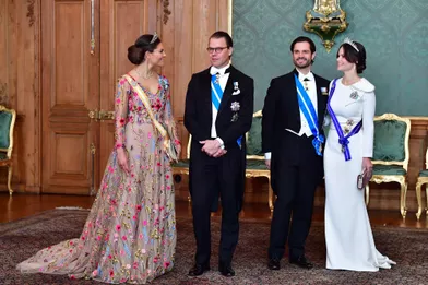 Les princesses Victoria et Sofiade Suède avec leurs époux les princes Daniel et Carl Philipà Stockholm, le 24 novembre 2021