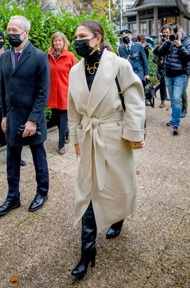 La princesse héritière Victoria de Suède dans un manteau Totemeà Paris, le 7 décembre 2021
