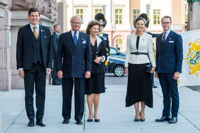 Le président du Parlement suédois, le roi Carl XVI Gustaf de Suède, la reine Silvia, la princesse Victoria et le prince Daniel à Stockholm, le 14 septembre 2021