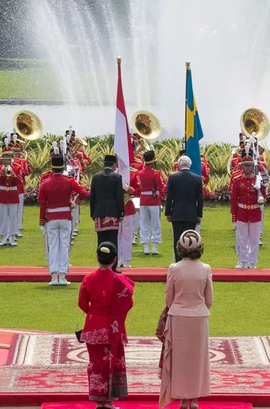 La reine Silvia et le roi Carl XVI Gustaf de Suède avec le président indonésien et son épouse à Jakarta, le 22 mai 2017