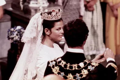 Silvia Sommerlath et le roi Carl XVI Gustaf de Suède, lors de leur mariage religieux à Stockholmle 19 juin 1976