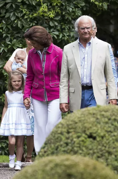 Suède. Une famille royale heureuse pour la photo d’été