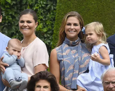 Suède. Une famille royale heureuse pour la photo d’été