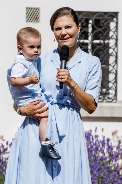 Victoria de Suède et le prince Oscar sur l'île d'Öland, le 15 juillet 2017.