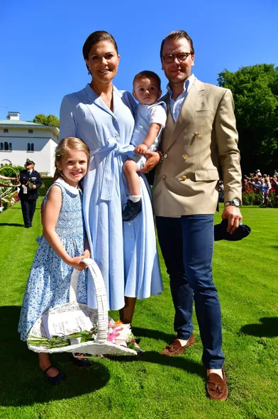 Victoria de Suède, son mari Daniel et leurs enfants Estelle et Oscar sur l'île d'Öland, le 15 juillet 2017.