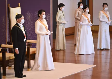 L'empereur Naruhito du Japonet l'impératrice Masako avec, à leur gauche, leur fille la princesse Aiko à Tokyo, le 1er janvier 2022