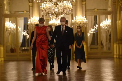 La reine Mathilde et le roi des Belges Philippe avec leurs enfants, au Palais royal à Bruxelles le 21 décembre 2021
