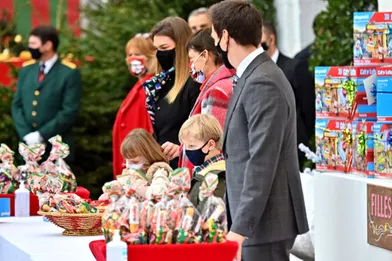 La princesse Stéphanie de Monaco avec ses neveux le prince Jacques et la princesse Gabriella et ses enfants Louis Ducruet et Camille Gottlieb à Monaco, le 15 décembre 2021