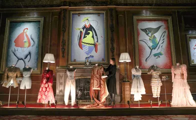 Exposition des costumes conservés despantomimes jouées par les princesses Elizabeth et Margaret au château de Windsor, pendant la Seconde Guerre mondiale, novembre 2021