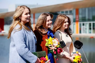Les princesses Catharina-Amalia, Ariane et Alexia des Pays-Bas à Eindhoven, le 27 avril 2021