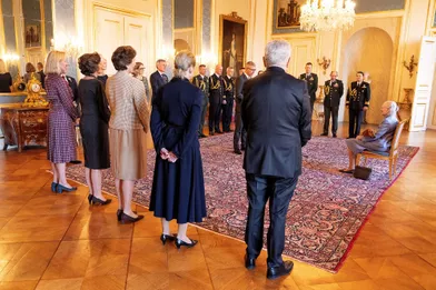 La reine Margrethe II de Danemark avec le personnel de la Cour à Copenhague, le 14 janvier 2022