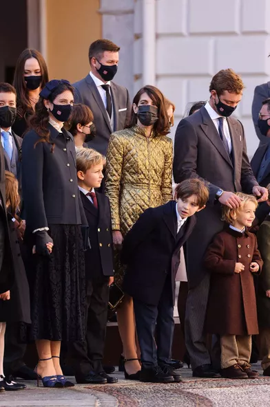 La famille princière monégasque, avec au centre Charlotte Casiraghi et son fils Raphaël,lors des célébrations de la Fête nationale monégasque à Monaco le 19 novembre 2021