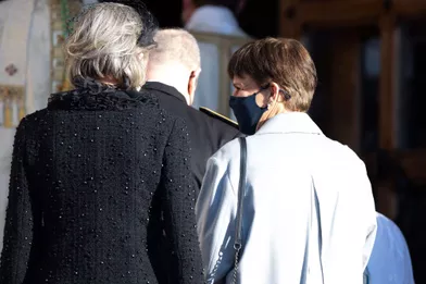 Les princesses Caroline de Hanovre etStéphanie de Monaco, de dos,lors de la Fête nationale monégasque, le 19 novembre 2021