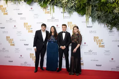 Marie et Louis Ducruet avec Camille Gottlieb et l'ami de cette dernière, Médy Anthony,à la première du film James Bond «Mourir Peut Attendre» au Casino de Monaco le 29 septembre 2021