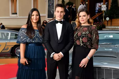 Marie et Louis Ducruet avec Camille Gottliebà la première du film James Bond «Mourir Peut Attendre» au Casino de Monaco le 29 septembre 2021