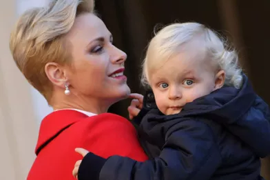  Le prince héréditaire Jacques de Monaco avec sa mère la princesse Charlène, le 14 décembre 2016