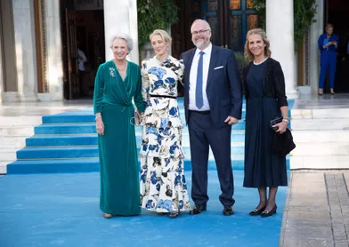 La princesse Benedikte de Danemark,sa fillela princesse Alexandra von Sayn-Wittgenstein-Berleburg et son mari avec l'infante Elena d'Espagneà Athènes, le 23 octobre 2021