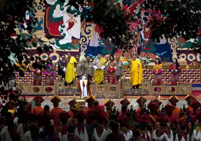 Le roi du BhoutanJigme Khesar Namgyel Wangchuck et Jetsun Pema, lors de la cérémonie de leur mariage, à Punakha le 13 octobre 2011