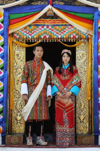 L'une des deux photos officielles du mariage de la princesse Eeuphelma Choden Wangchuck et de Dasho Thinlay Norbu, le 29 octobre 2020 à Thimphu
